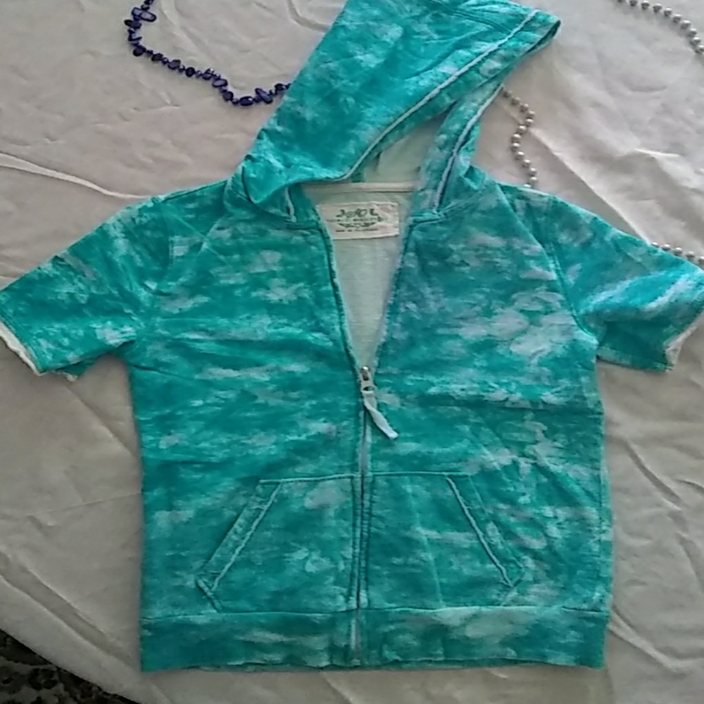 Unique tie dye girls short sleeve sweatshirt.